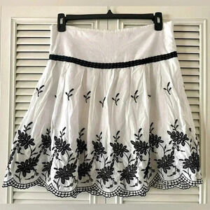 Pretty Good Women’s Wht/Blk Floral Embroidered Lace TrimCotton A-line Skirt SZ L